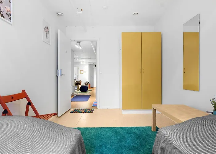 Fabryka Хостел *